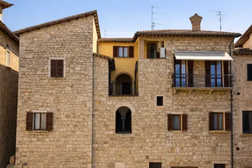 444edificio_storico_in_un_paese_italiano