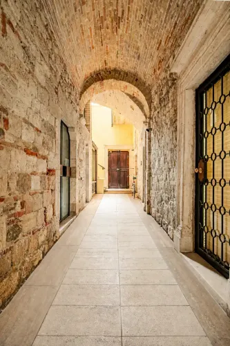 passaggio_con_portone_di_ingresso