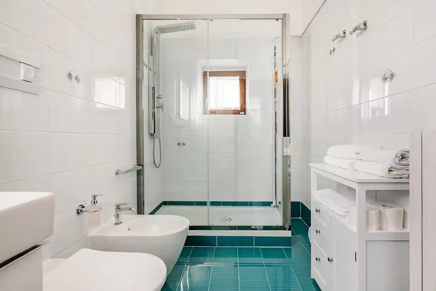 Bagno appartamento Ascoli Piceno centro con doccia e servizi moderni